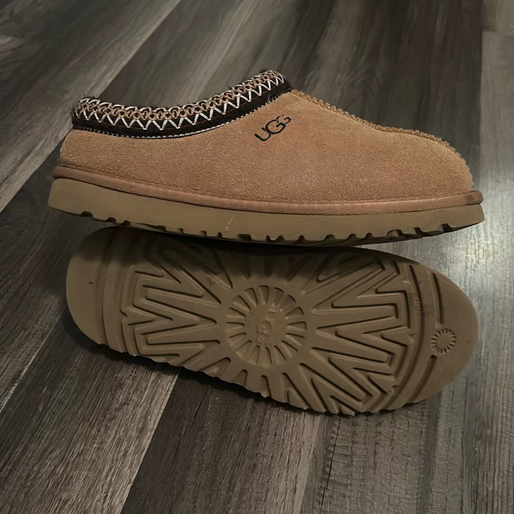 UGG Tasman